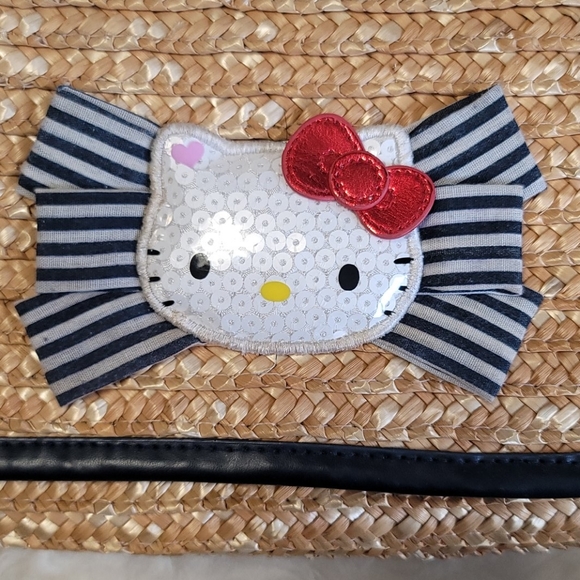 Free w/ purchase Hello Kitty clutch w strap - Picture 6 of 6